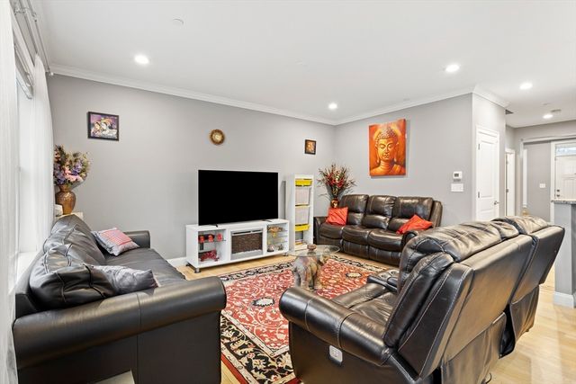 100 Baldwin Avenue 7, Woburn, MA 01801
