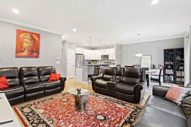 100 Baldwin Avenue 7, Woburn, MA 01801