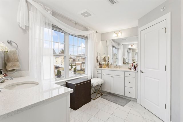 100 Baldwin Avenue 7, Woburn, MA 01801