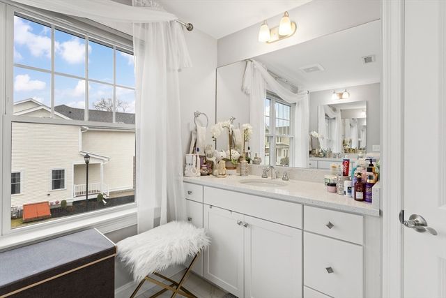 100 Baldwin Avenue 7, Woburn, MA 01801