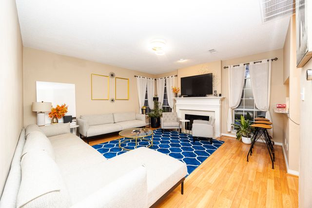 2106 Hunter Place Lane, Arlington, TX 76006