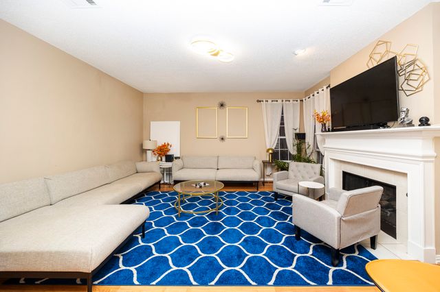 2106 Hunter Place Lane, Arlington, TX 76006