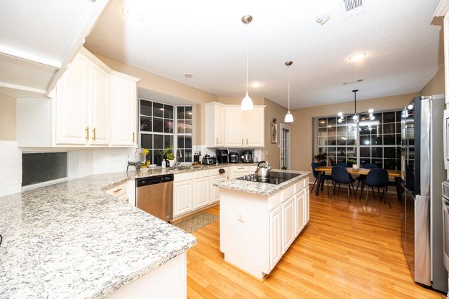 2106 Hunter Place Lane, Arlington, TX 76006