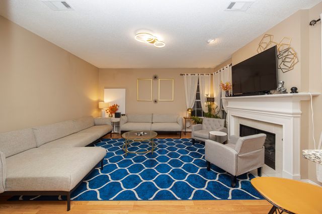 2106 Hunter Place Lane, Arlington, TX 76006