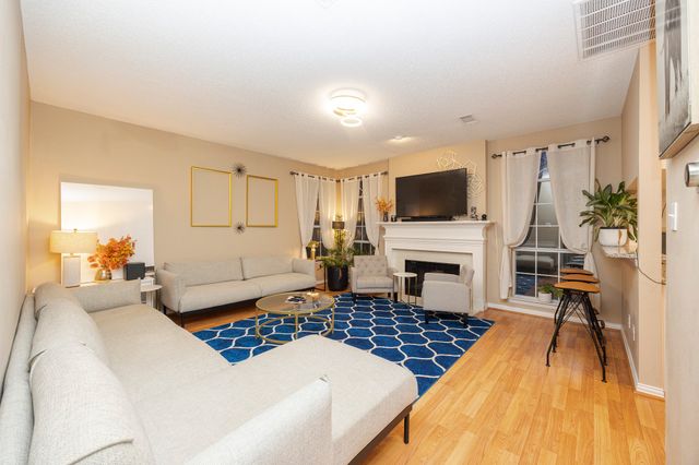 2106 Hunter Place Lane, Arlington, TX 76006