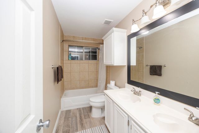 2106 Hunter Place Lane, Arlington, TX 76006