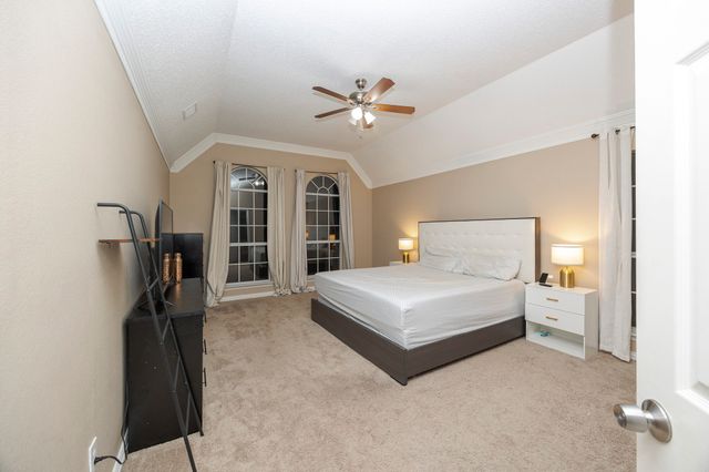 2106 Hunter Place Lane, Arlington, TX 76006