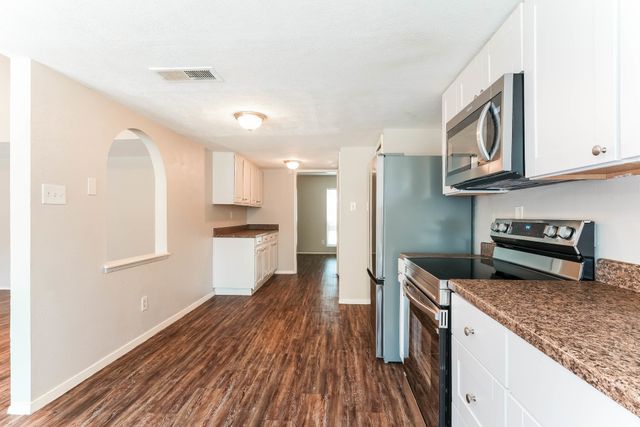 1316 Royal Oak Drive, Desoto, TX 75115
