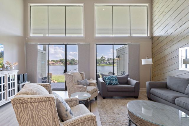 68 April Point S Unit E68 Drive S, Conroe, TX 77356