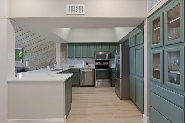 68 April Point S Unit E68 Drive S, Conroe, TX 77356