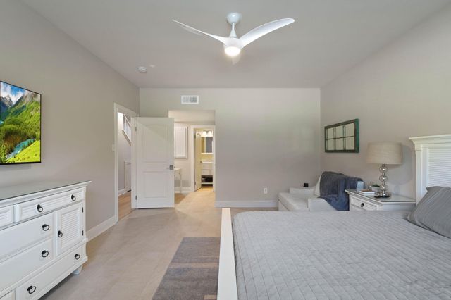 68 April Point S Unit E68 Drive S, Conroe, TX 77356