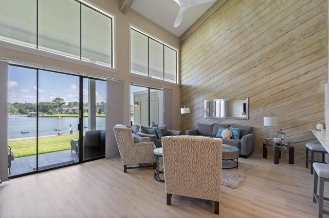 68 April Point S Unit E68 Drive S, Conroe, TX 77356