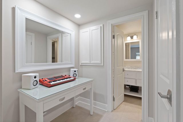 68 April Point S Unit E68 Drive S, Conroe, TX 77356