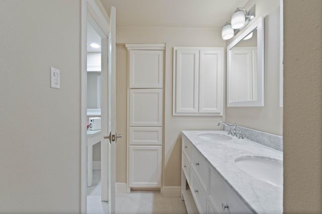 68 April Point S Unit E68 Drive S, Conroe, TX 77356