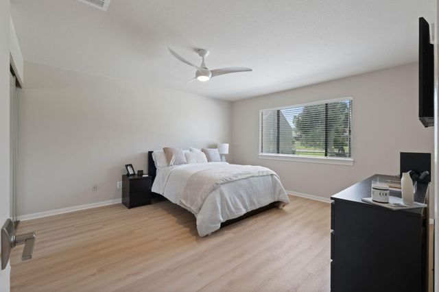 68 April Point S Unit E68 Drive S, Conroe, TX 77356