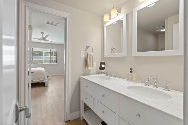 68 April Point S Unit E68 Drive S, Conroe, TX 77356