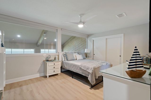 68 April Point S Unit E68 Drive S, Conroe, TX 77356