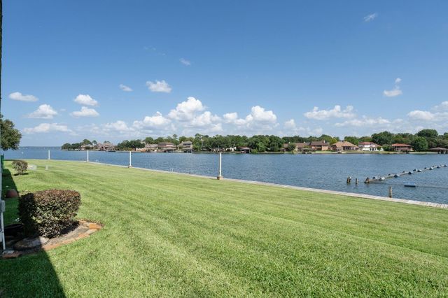 68 April Point S Unit E68 Drive S, Conroe, TX 77356