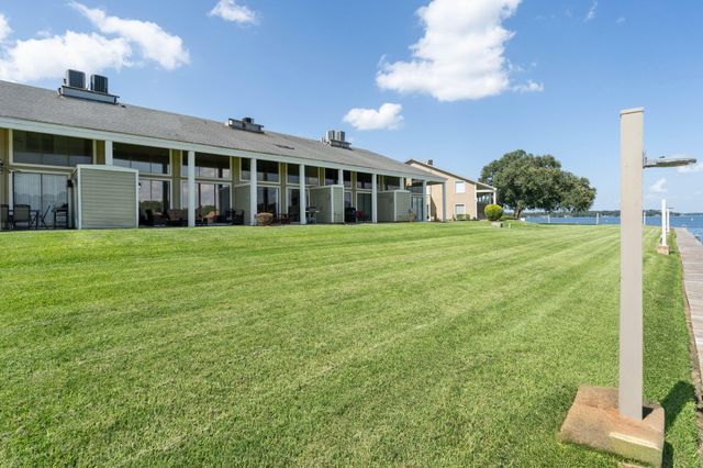 68 April Point S Unit E68 Drive S, Conroe, TX 77356