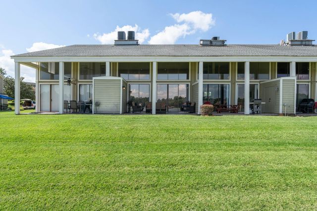 68 April Point S Unit E68 Drive S, Conroe, TX 77356