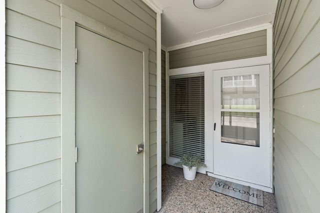 68 April Point S Unit E68 Drive S, Conroe, TX 77356