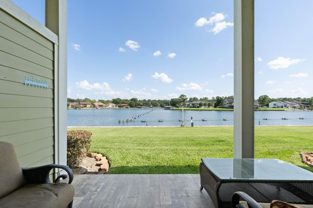 68 April Point S Unit E68 Drive S, Conroe, TX 77356