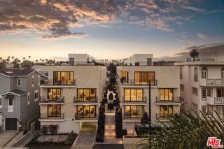 11967 Mayfield Ave 108, Los Angeles, CA 90049