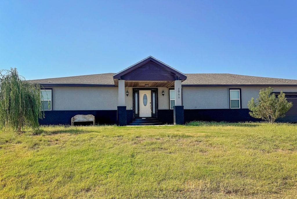 1046 Bowie Street, Denver City, TX 79323