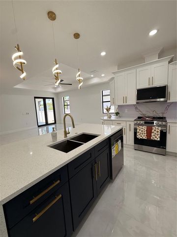 8208 N ELMER STREET, Tampa, FL 33604