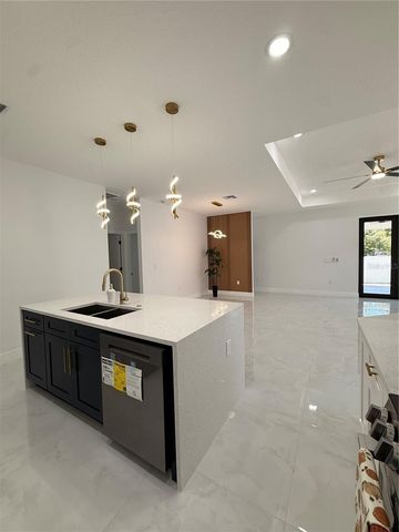 8208 N ELMER STREET, Tampa, FL 33604