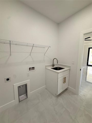 8208 N ELMER STREET, Tampa, FL 33604