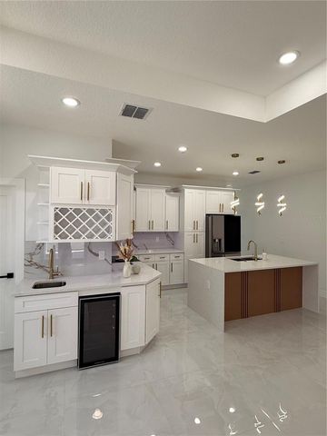 8208 N ELMER STREET, Tampa, FL 33604
