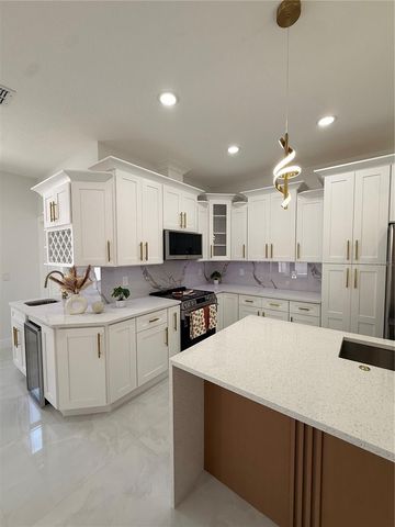 8208 N ELMER STREET, Tampa, FL 33604