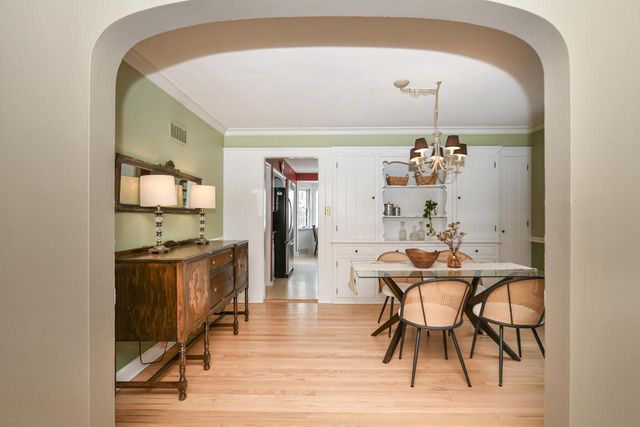 5242 Bay Ridge AVENUE, Whitefish Bay, WI 53217