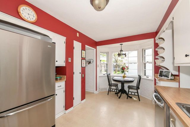5242 Bay Ridge AVENUE, Whitefish Bay, WI 53217