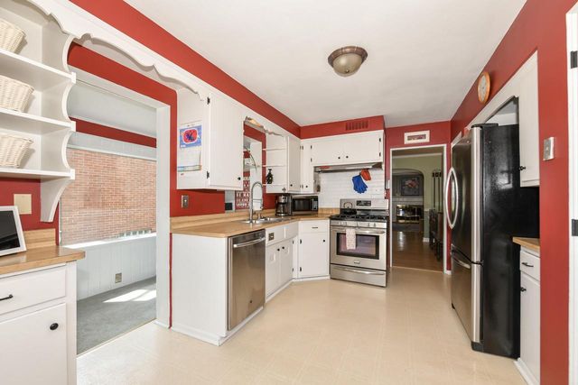 5242 Bay Ridge AVENUE, Whitefish Bay, WI 53217