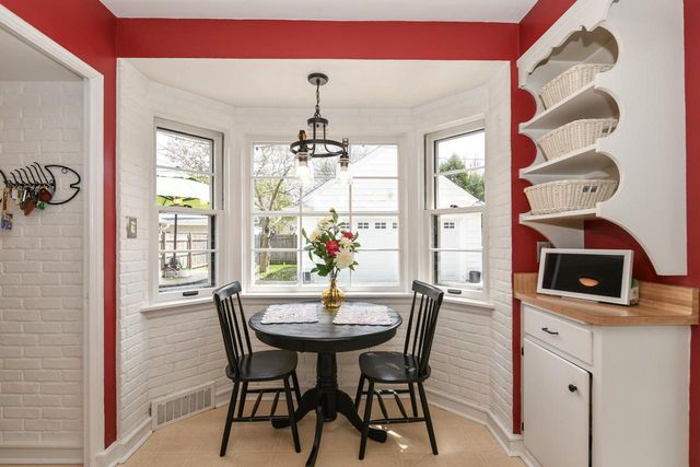 5242 Bay Ridge AVENUE, Whitefish Bay, WI 53217