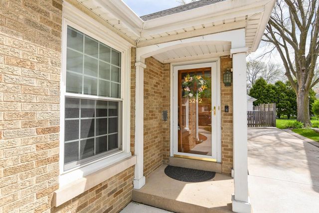 5242 Bay Ridge AVENUE, Whitefish Bay, WI 53217
