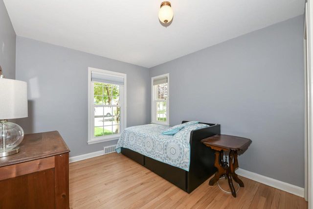 5242 Bay Ridge AVENUE, Whitefish Bay, WI 53217