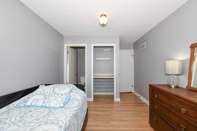 5242 Bay Ridge AVENUE, Whitefish Bay, WI 53217