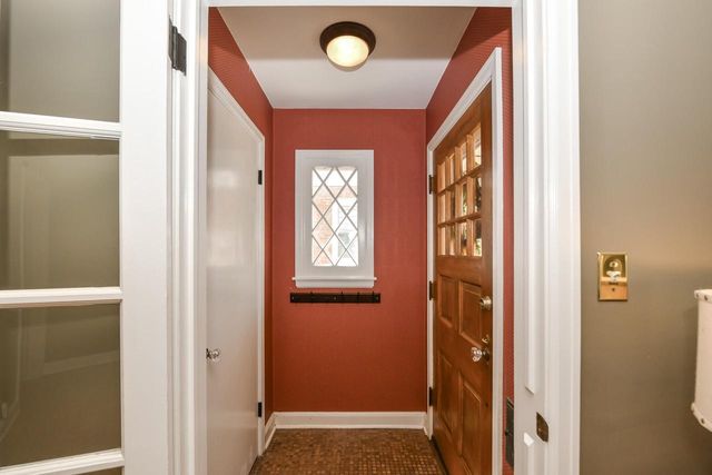 5242 Bay Ridge AVENUE, Whitefish Bay, WI 53217