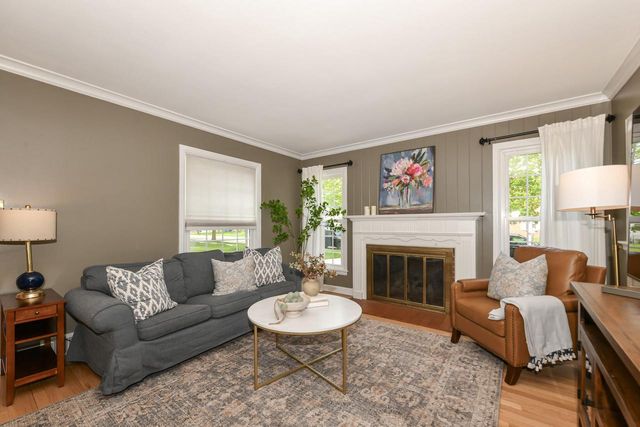 5242 Bay Ridge AVENUE, Whitefish Bay, WI 53217