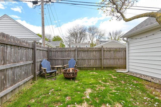 5242 Bay Ridge AVENUE, Whitefish Bay, WI 53217