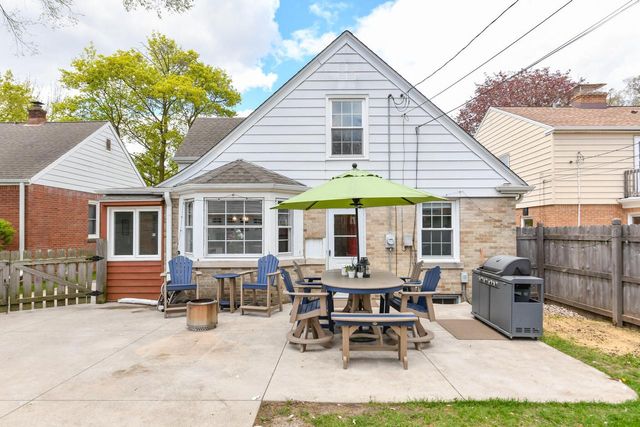 5242 Bay Ridge AVENUE, Whitefish Bay, WI 53217