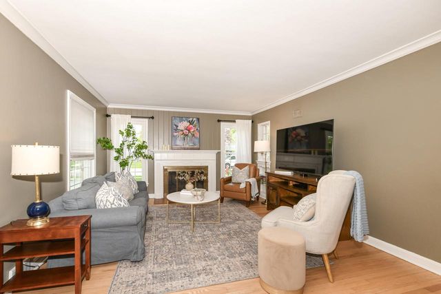 5242 Bay Ridge AVENUE, Whitefish Bay, WI 53217