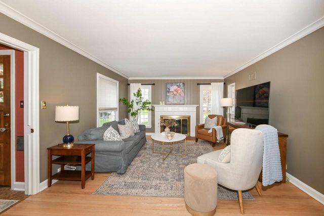 5242 Bay Ridge AVENUE, Whitefish Bay, WI 53217