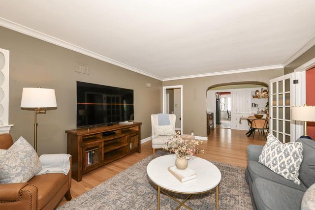 5242 Bay Ridge AVENUE, Whitefish Bay, WI 53217