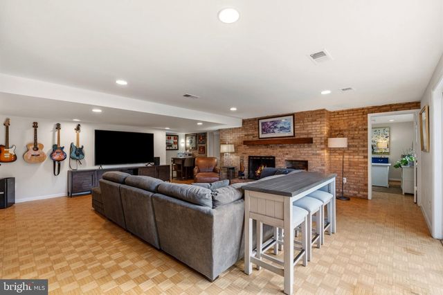 7215 MARINE DR, Alexandria, VA 22307