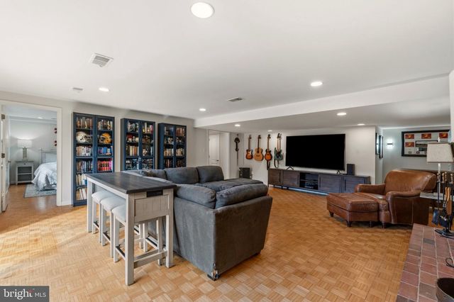 7215 MARINE DR, Alexandria, VA 22307