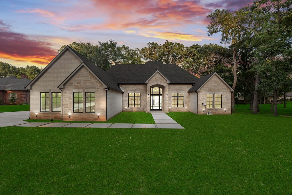 338 Stonewall Drive, Streetman, TX 75859